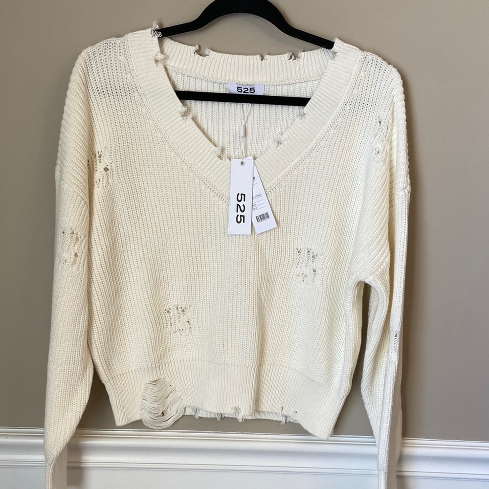 525 America Cream Distressed V-Neck Knit Shaker‎ Sweater Size Medium NWT